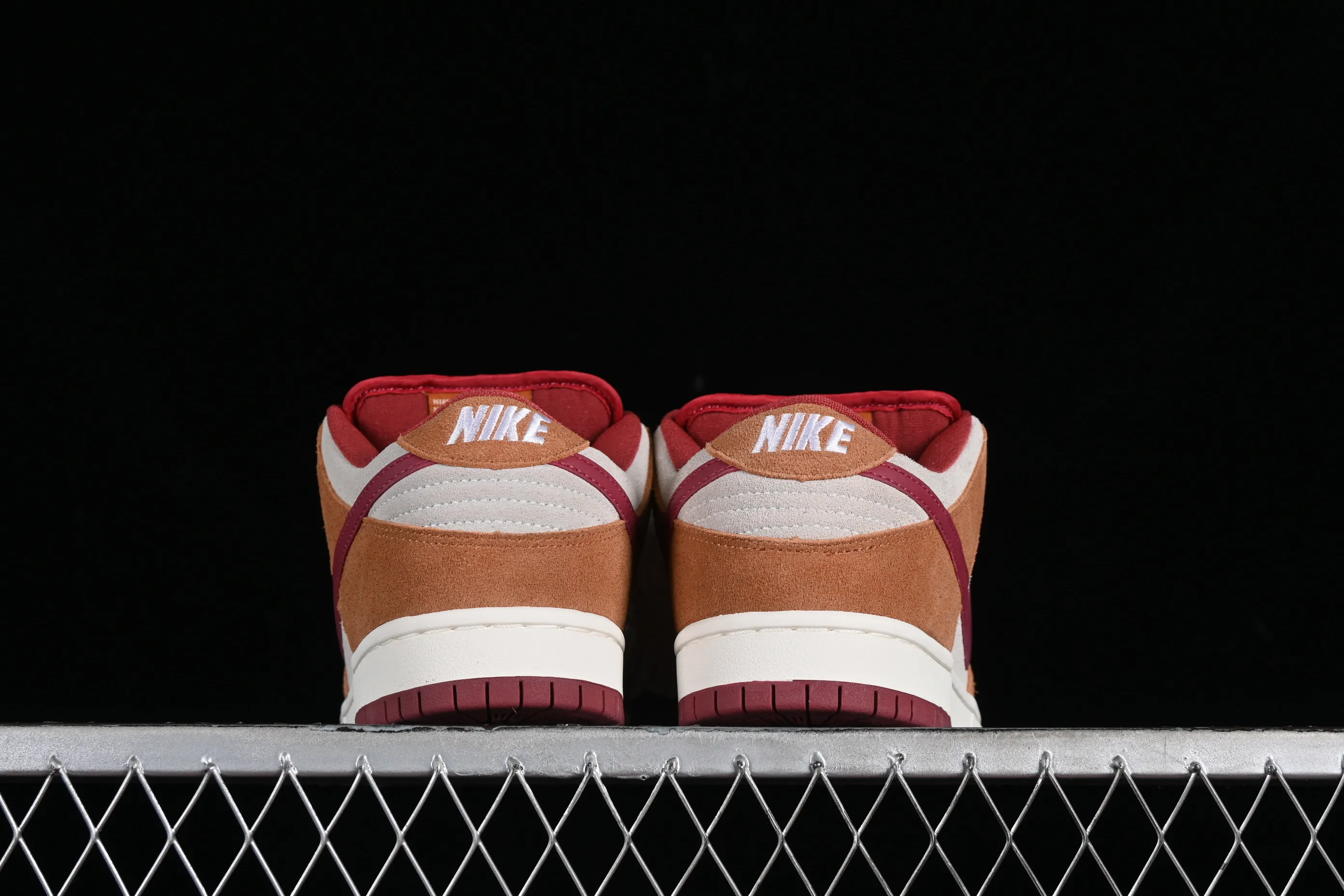 All Categories Nk SB Dunk Series Nk SB Dunk Low Low-top sneakers Foreign trade version Nk SB Dunk Low Pro Brown and red color SB low-top casual sneakers BQ6817-202